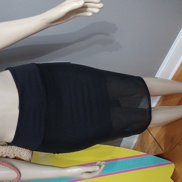 lululemon athletica Dresses & Skirts - NEW Lululemon Black Mesh Skirt